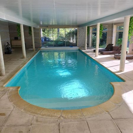 Au Charme Du Lac Espace Bien Etre Et Piscine Chauffe Proche Parc Et Restaurant Du Casino Forges-les-Eaux Exterior photo